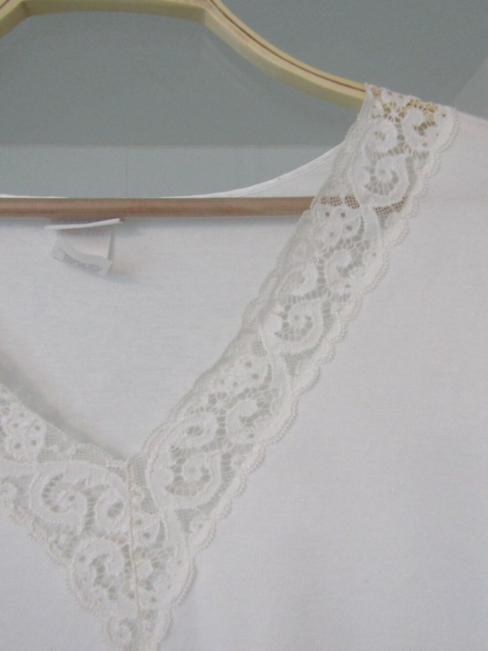 HANRO of Switzerland White 100% Cotton Nightgown with Lace--Size L - Picture 2 of 5